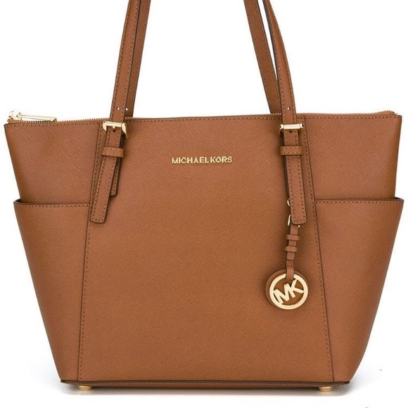Michael Kors Handbags - EUC Michael Kors Jet Set Large Tote - Tan